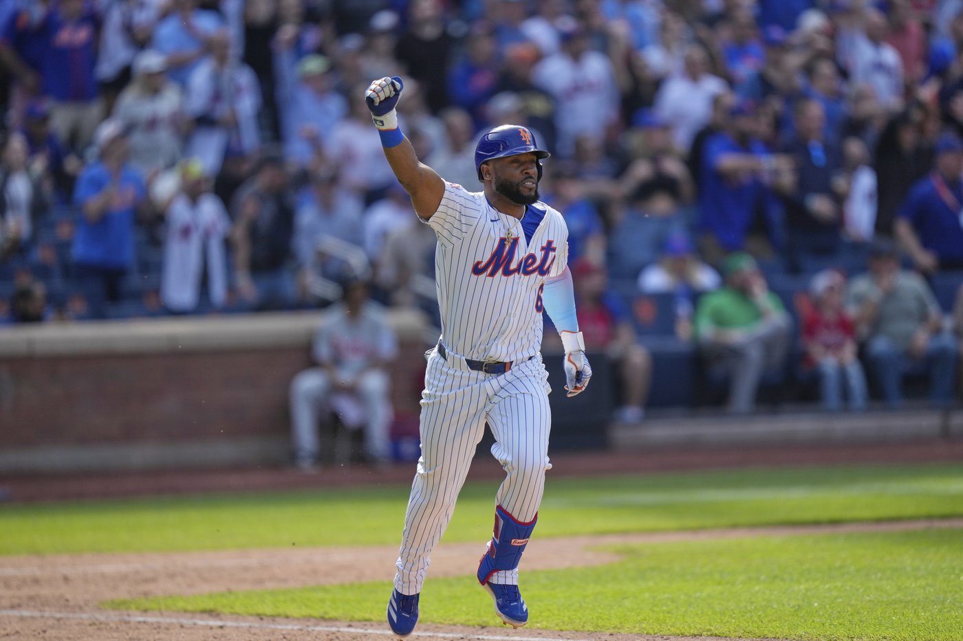 Mets sweep Phillies, extend winning streak to 7 in game with play at the plate and balk that wasn't | iNFOnews.ca Mets sweep Phillies, extend winning streak to 7 in game with play at the plate and balk that wasn't | iNFOnews.ca