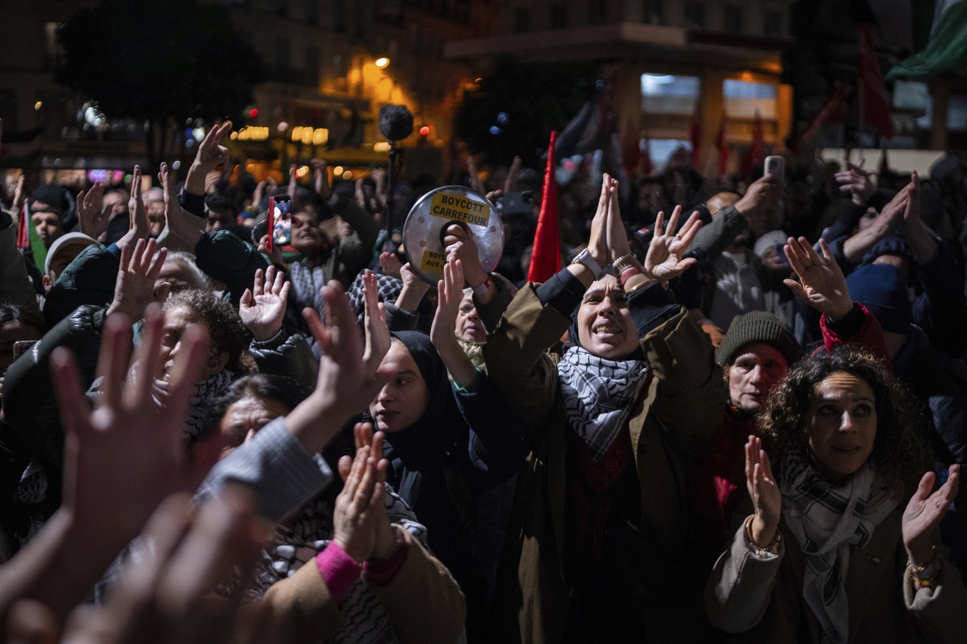 Protests erupt in Paris over pro-Israel gala organized by far-right figures | iNFOnews.ca