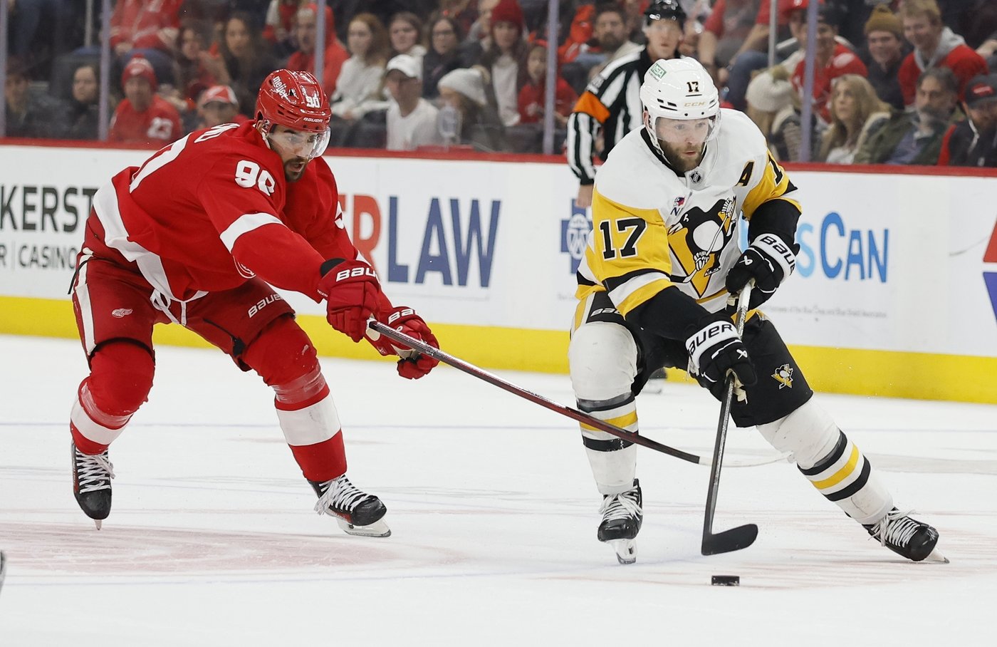 Compher's power-play goal lifts Red Wings past Penguins 4-2 | iNFOnews.ca Compher's power-play goal lifts Red Wings past Penguins 4-2 | iNFOnews.ca