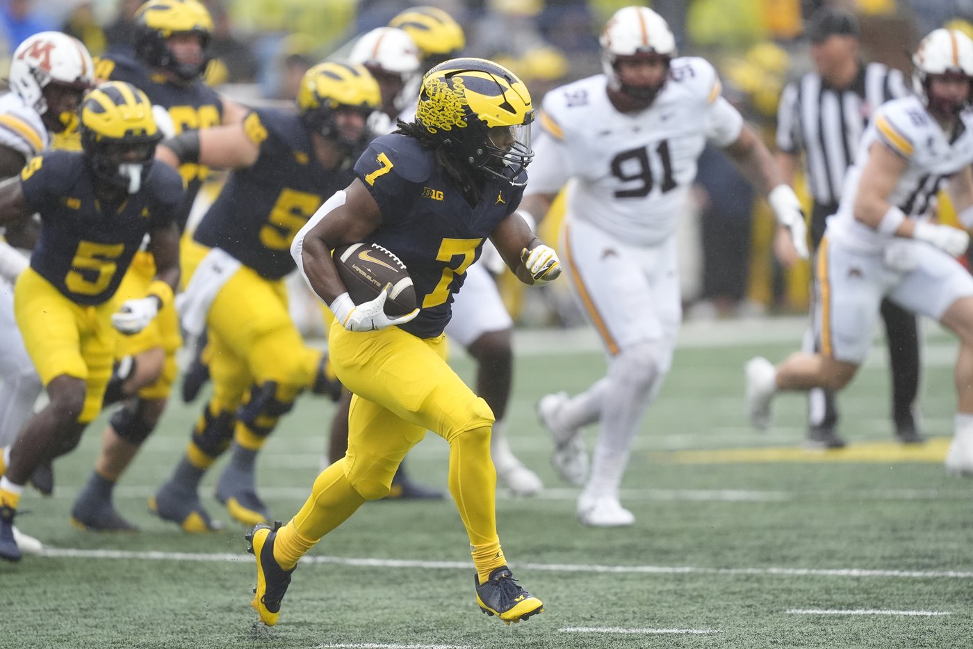 No. 12 Michigan holds off Minnesota in 4th quarter to win 27-24 and retain Little Brown Jug | iNFOnews.ca No. 12 Michigan holds off Minnesota in 4th quarter to win 27-24 and retain Little Brown Jug | iNFOnews.ca
