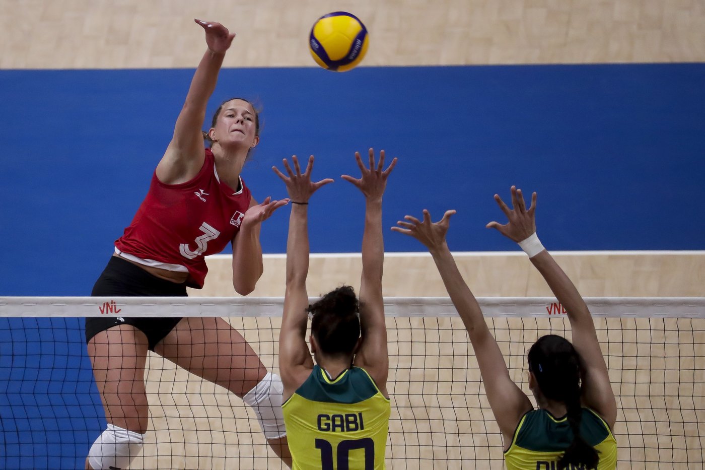 Canadian women's volleyball team falls to the Netherlands in Nations League | iNFOnews.ca