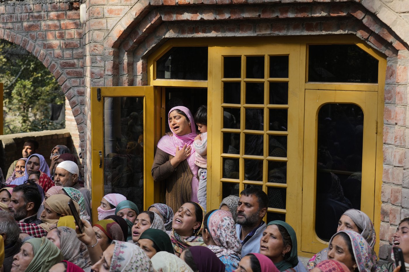 Gunmen kill 7 people working on a strategic tunnel project in Indian-controlled Kashmir | iNFOnews.ca Gunmen kill 7 people working on a strategic tunnel project in Indian-controlled Kashmir | iNFOnews.ca