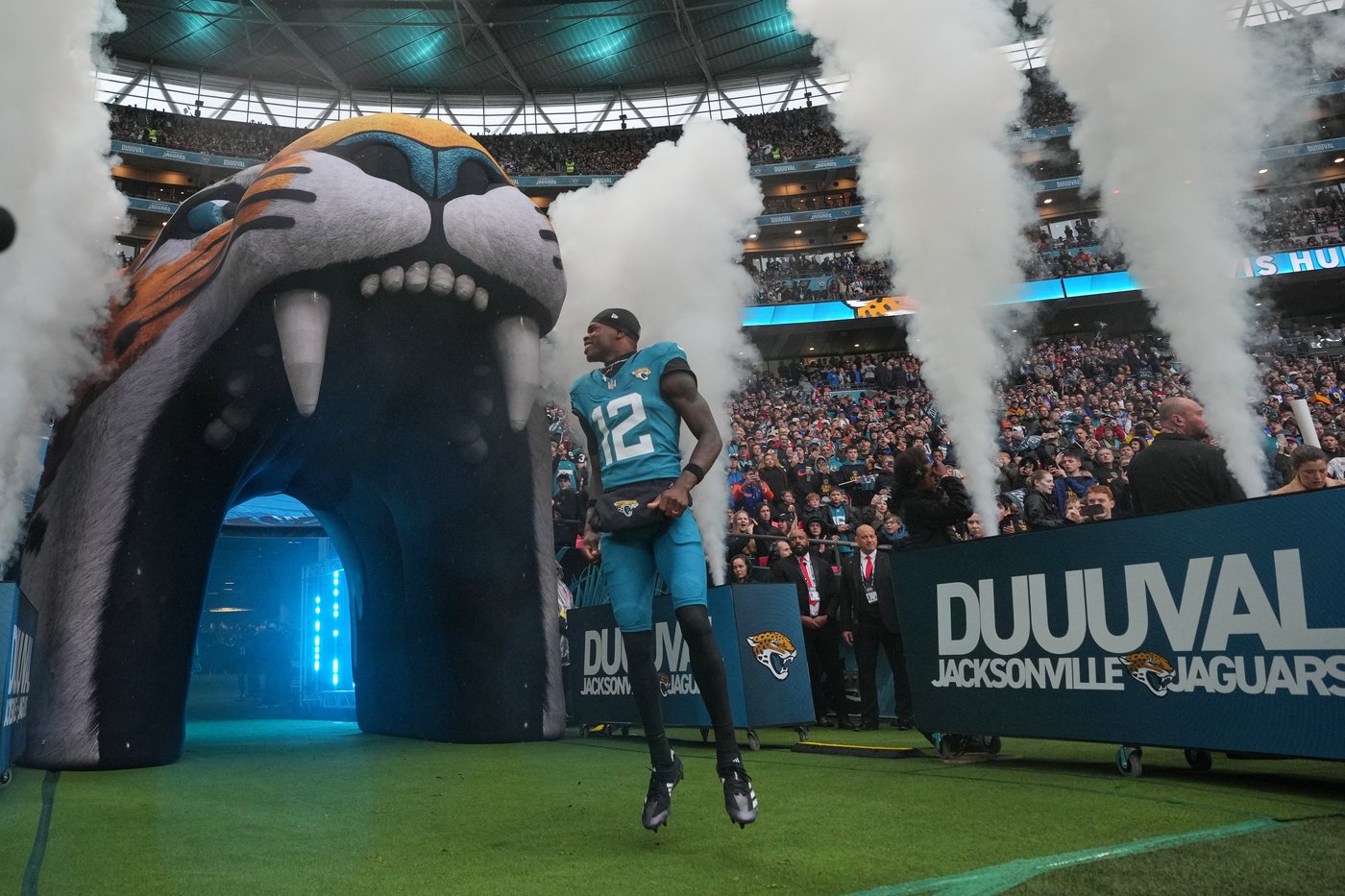 Jaguars place two-way star Travis Hunter on injured reserve with a right knee injury | iNFOnews.ca