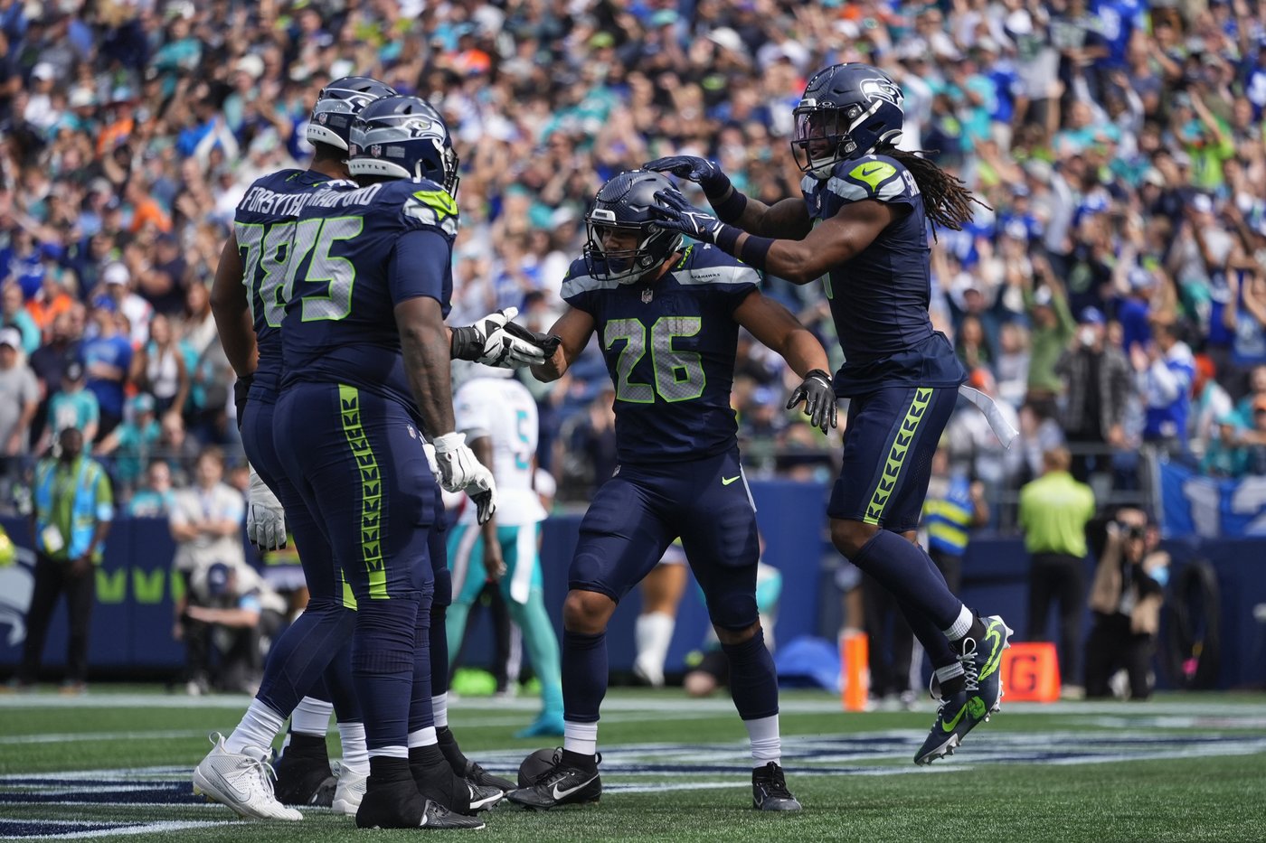 Seahawks roll to 24-3 win over Dolphins as Miami deals with another QB injury | iNFOnews.ca Seahawks roll to 24-3 win over Dolphins as Miami deals with another QB injury | iNFOnews.ca