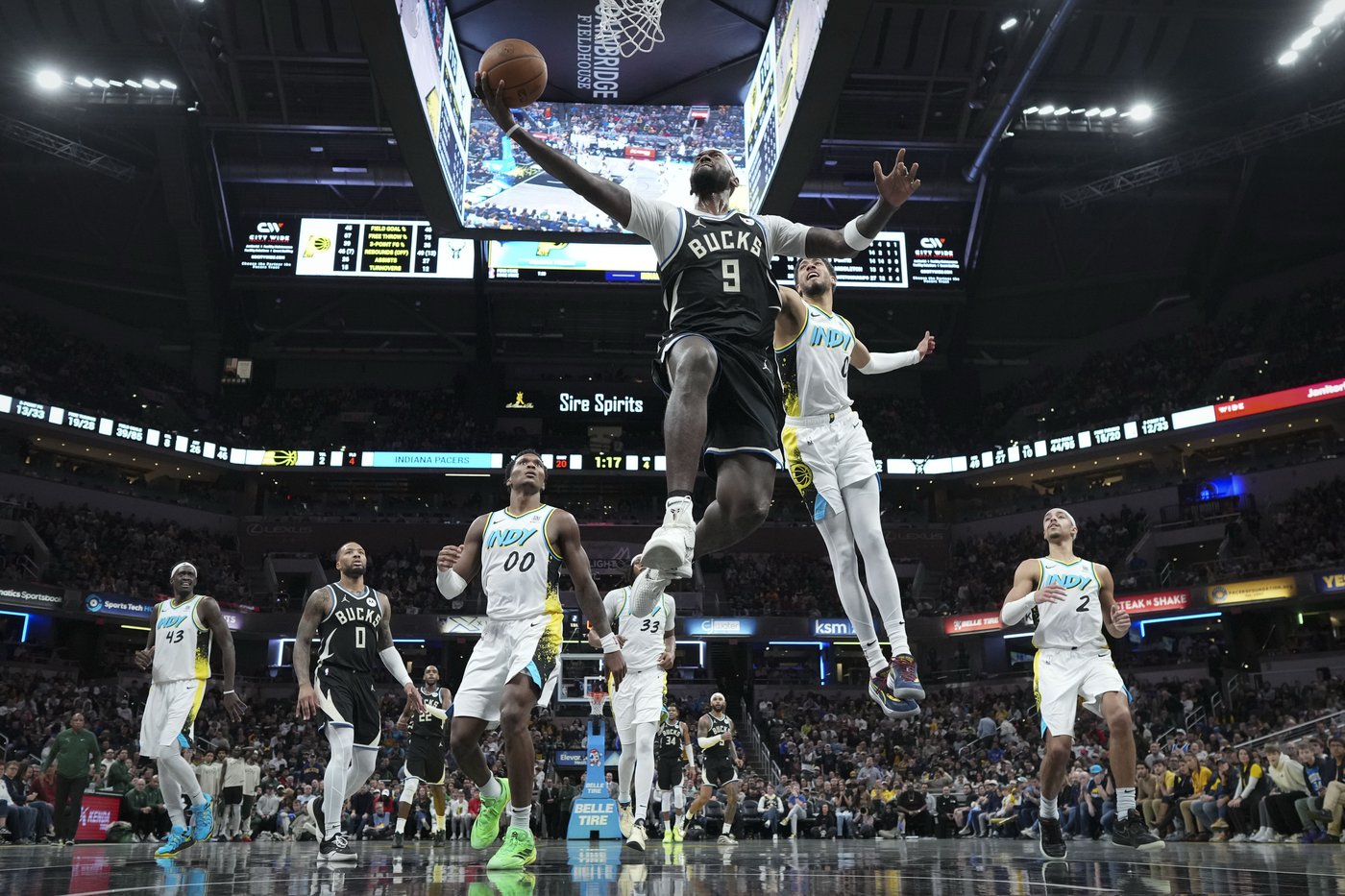 Antetokounmpo and Bucks shake off sluggish 1st half, rally to beat the Pacers 120-112 | iNFOnews.ca