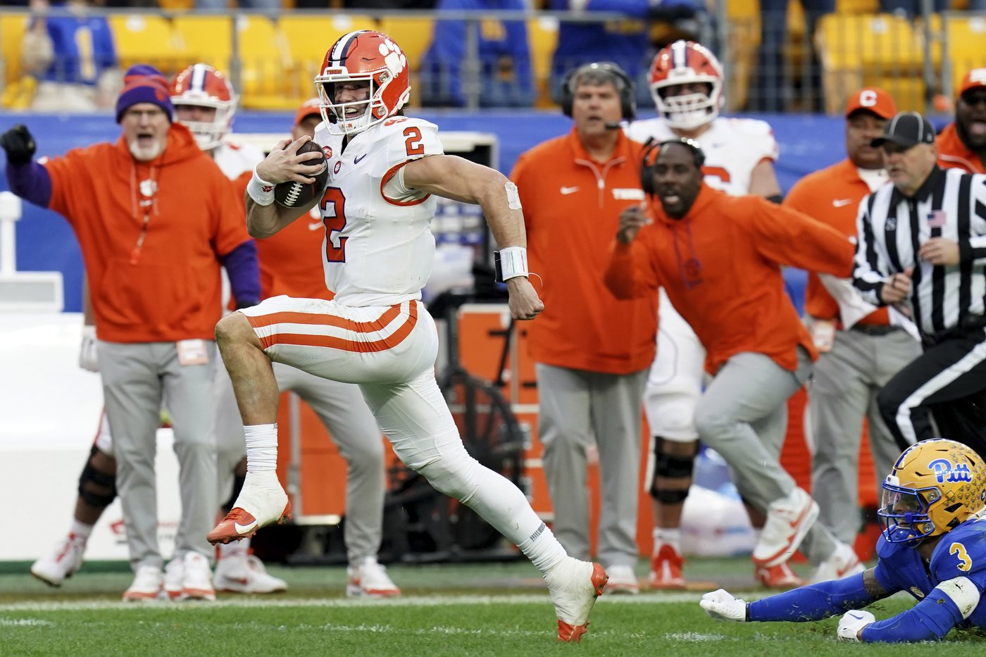 Klubnik's late touchdown run helps No. 17 Clemson escape with a 24-20 win over Pitt | iNFOnews.ca Klubnik's late touchdown run helps No. 17 Clemson escape with a 24-20 win over Pitt | iNFOnews.ca
