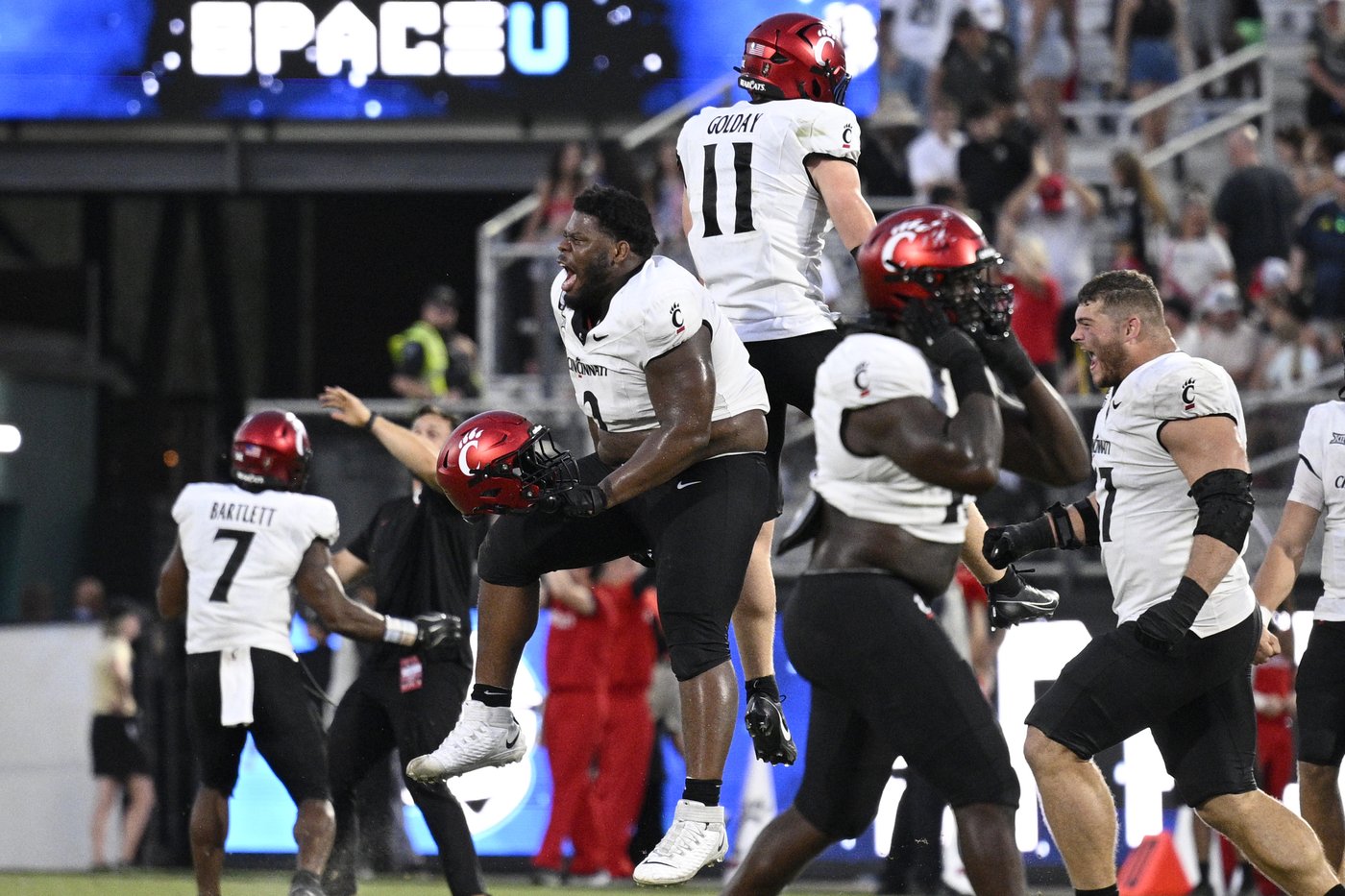 Cincinnati quiets Big 12 rival UCF offense for 19-13 victory | iNFOnews.ca Cincinnati quiets Big 12 rival UCF offense for 19-13 victory | iNFOnews.ca