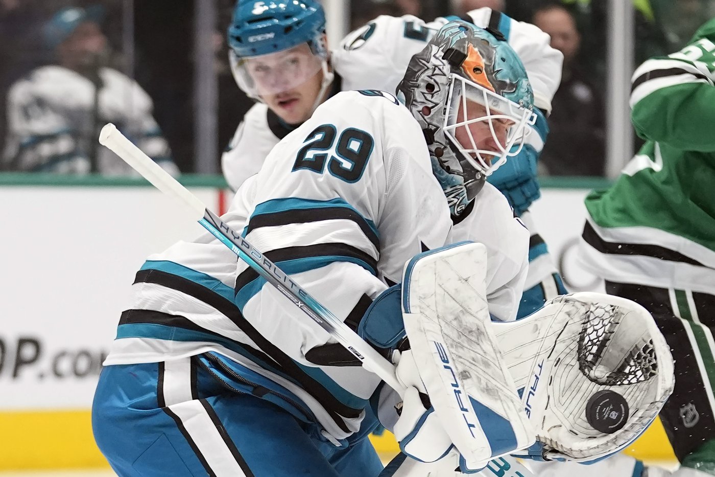 Stars remain undefeated with a 3-2 shootout win over Sharks after trailing for 1st time this season | iNFOnews.ca Stars remain undefeated with a 3-2 shootout win over Sharks after trailing for 1st time this season | iNFOnews.ca