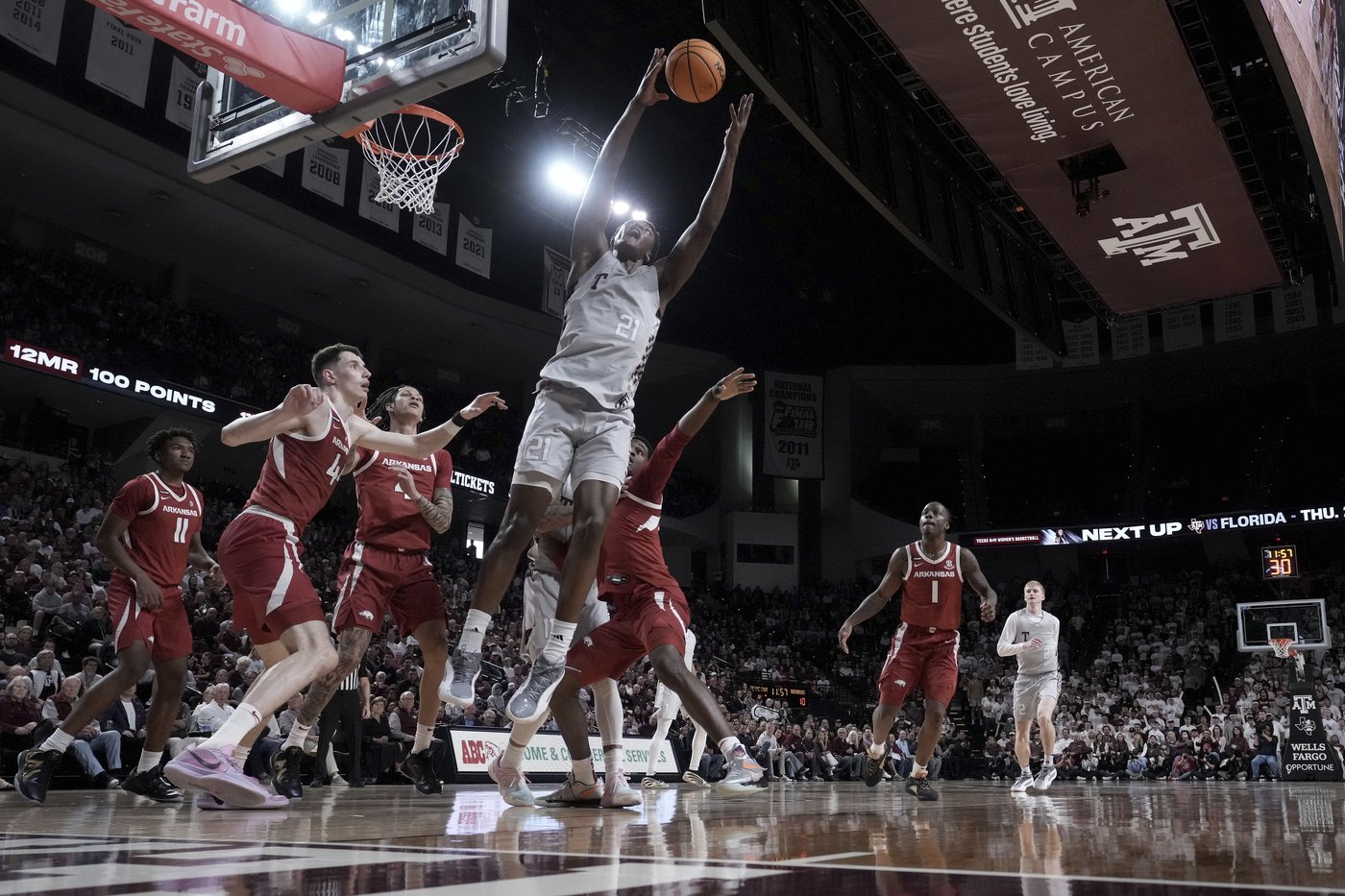 Taylor's 18 points leads No. 8 Texas A&M to 69-61 win over Arkansas | iNFOnews.ca
