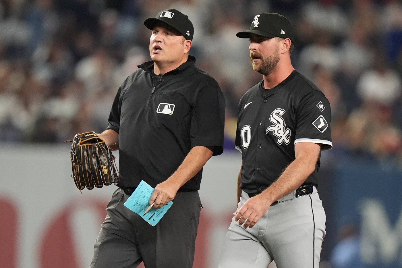 Umpires take away Tyler Gilbert’s glove after White Sox reliever gets checked for sticky stuff | iNFOnews.ca
