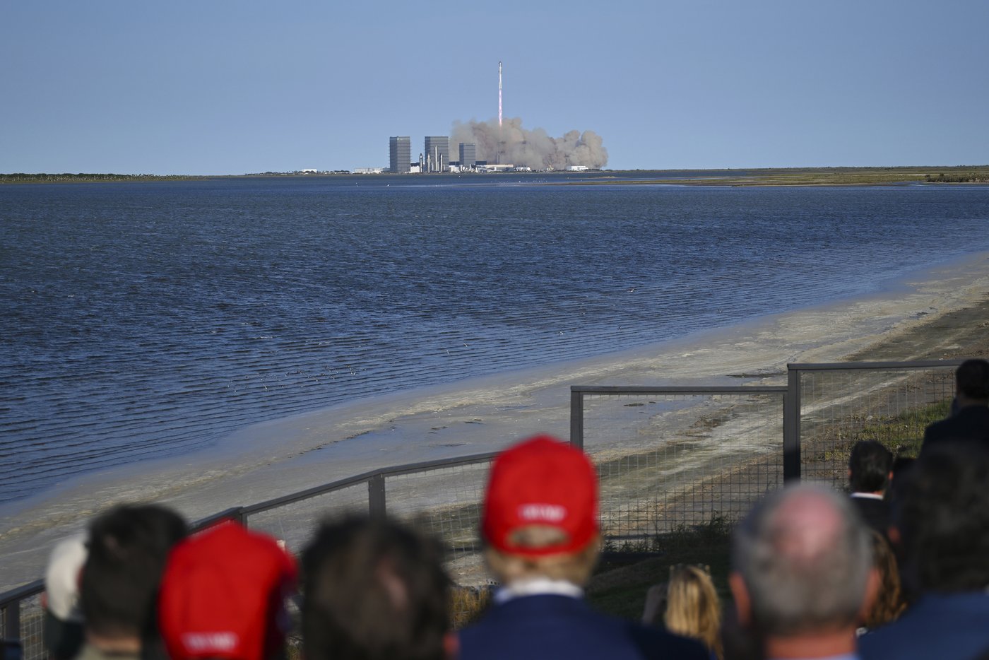 SpaceX launches giant Starship rocket, but aborts attempt to catch booster with mechanical arms | iNFOnews.ca SpaceX launches giant Starship rocket, but aborts attempt to catch booster with mechanical arms | iNFOnews.ca