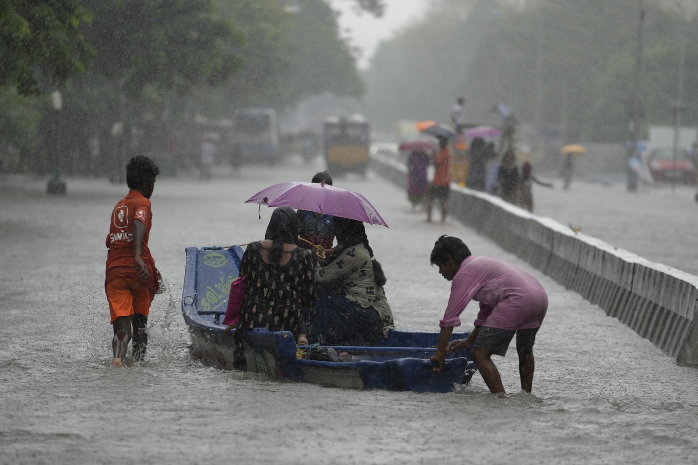Monsoon flooding closes schools and offices in India's southern IT hubs | iNFOnews.ca