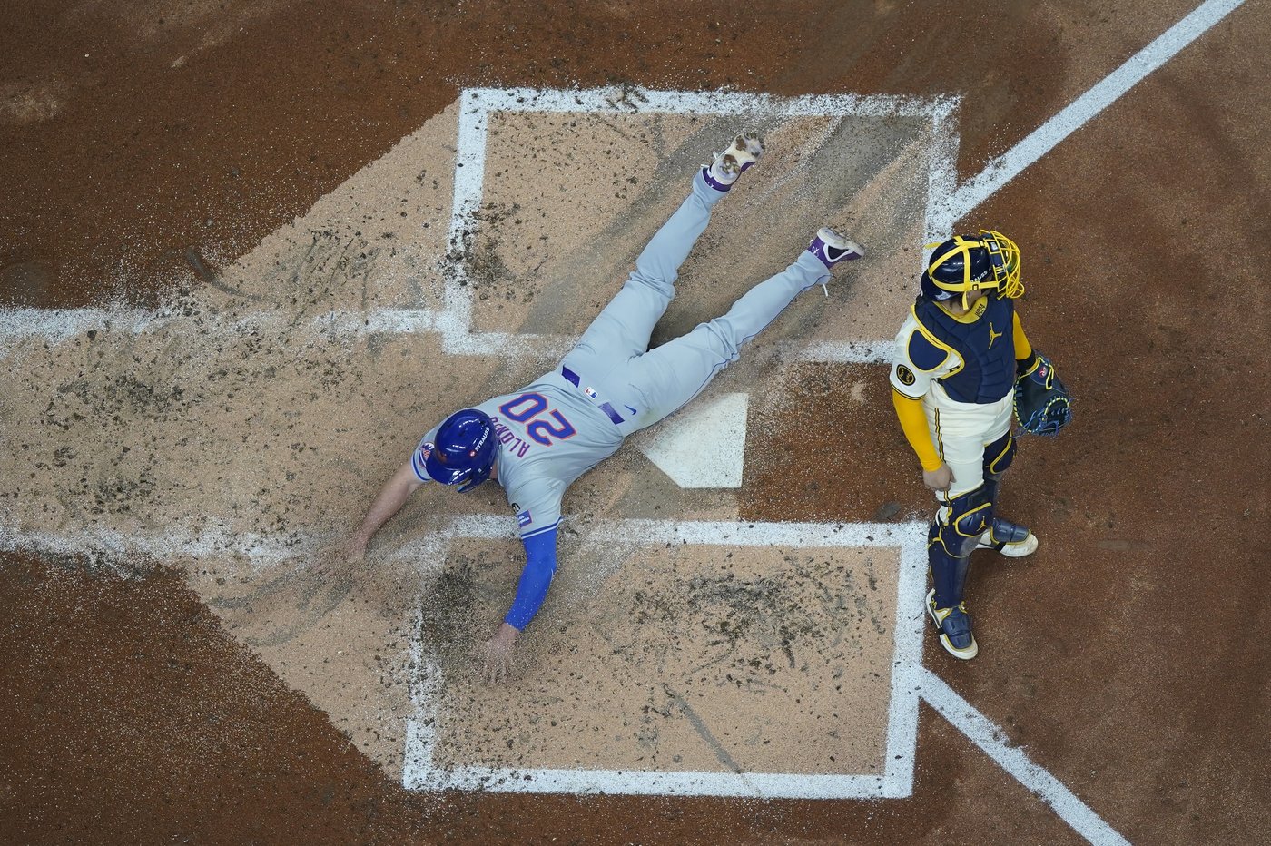 Mets continue wild ride with 8-4 win over Brewers in playoff opener | iNFOnews.ca Mets continue wild ride with 8-4 win over Brewers in playoff opener | iNFOnews.ca