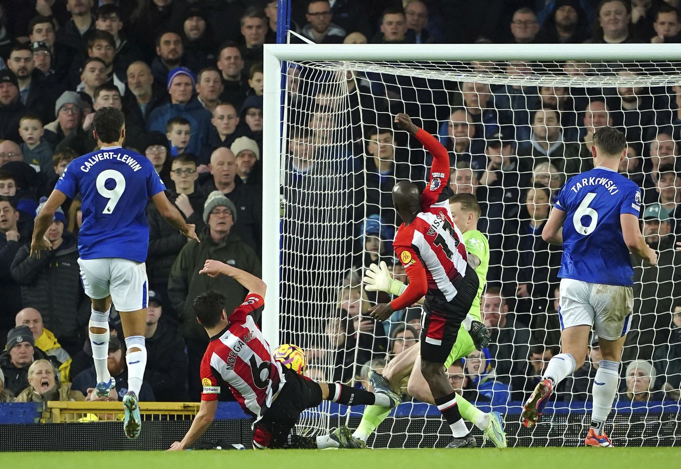 Brentford has Norgaard's red card overturned after sending off against Everton | iNFOnews.ca