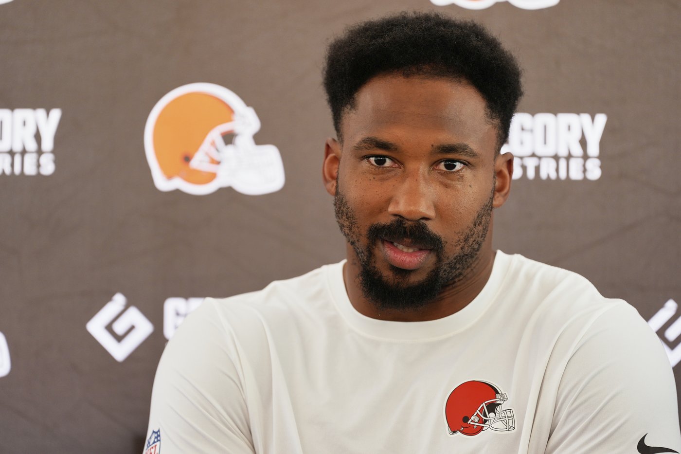 Browns All-Pro DE Myles Garrett ticketed after police say he drove 100 mph in Cleveland suburb | iNFOnews.ca Browns All-Pro DE Myles Garrett ticketed after police say he drove 100 mph in Cleveland suburb | iNFOnews.ca