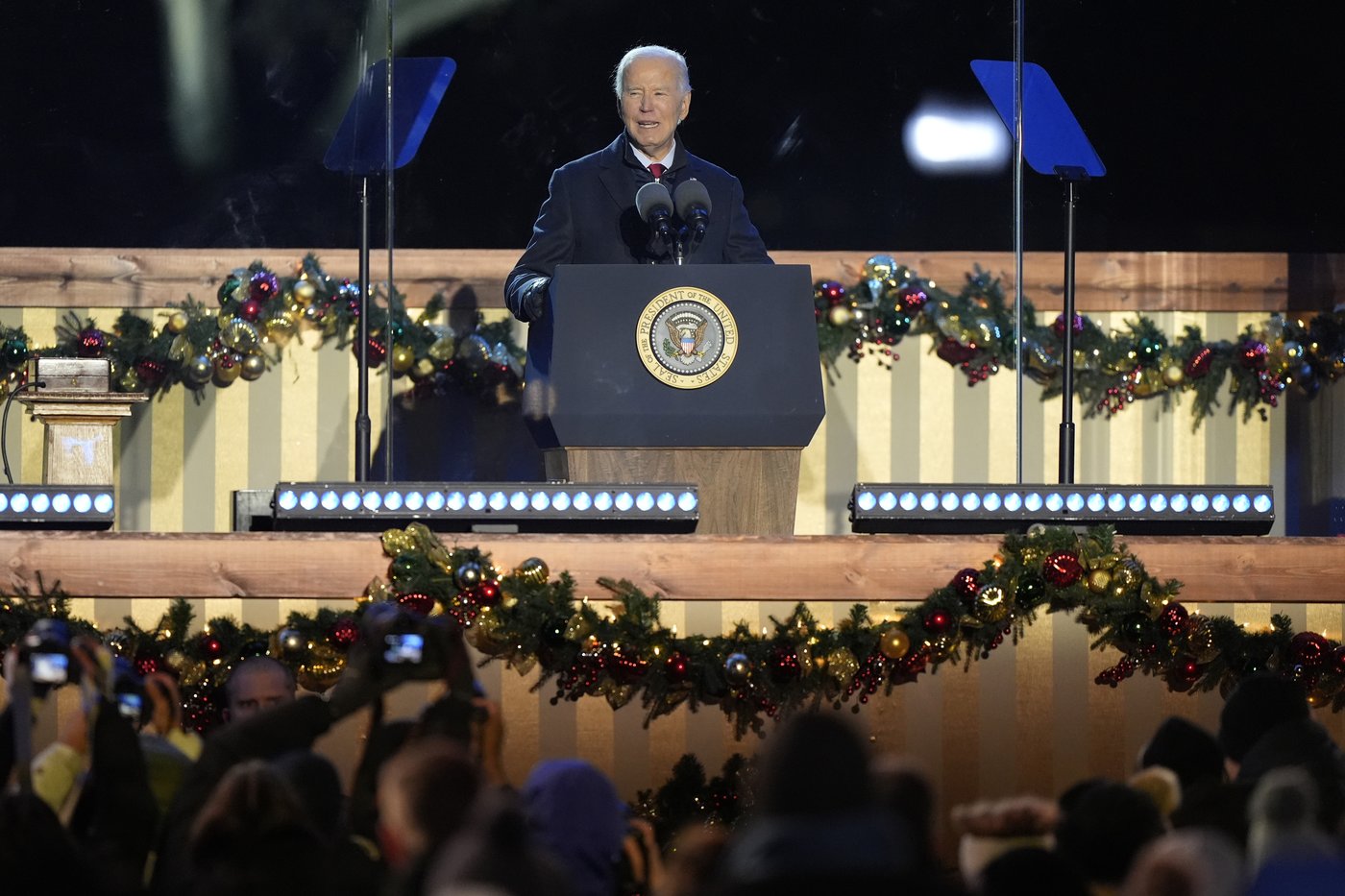 Biden at tree lighting says his holiday wish is for US to continue to seek light, liberty and love | iNFOnews.ca Biden at tree lighting says his holiday wish is for US to continue to seek light, liberty and love | iNFOnews.ca