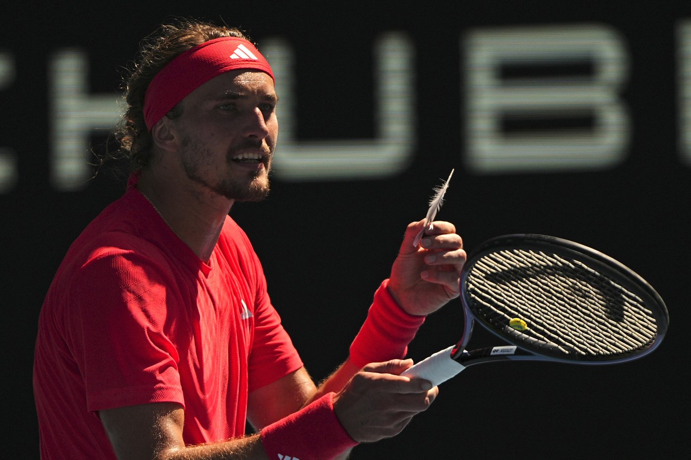 Let it be: Zverev surprised when a feather delays play at the Australian Open | iNFOnews.ca Let it be: Zverev surprised when a feather delays play at the Australian Open | iNFOnews.ca