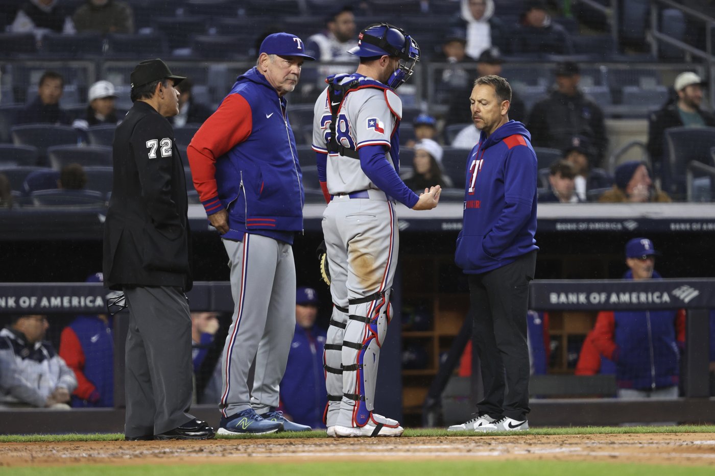 Rangers C Heim leaves game vs Yankees with throwing hand injury, could return to lineup Thursday | iNFOnews.ca Rangers C Heim leaves game vs Yankees with throwing hand injury, could return to lineup Thursday | iNFOnews.ca