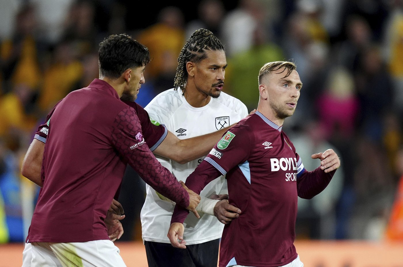 Bowen apologizes after attempting to confront West Ham fans after loss in English League Cup | iNFOnews.ca