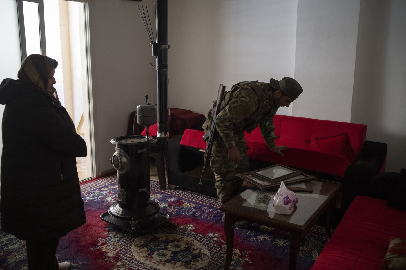 AP PHOTOS: Syria's new security forces conduct sweeps in Homs, looking for ousted Assad's loyalists | iNFOnews.ca
