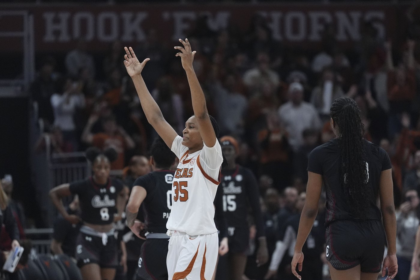 No. 2 South Carolina's 57-game run in regular-season SEC games ends in 66-62 loss to No. 4 Texas | iNFOnews.ca No. 2 South Carolina's 57-game run in regular-season SEC games ends in 66-62 loss to No. 4 Texas | iNFOnews.ca