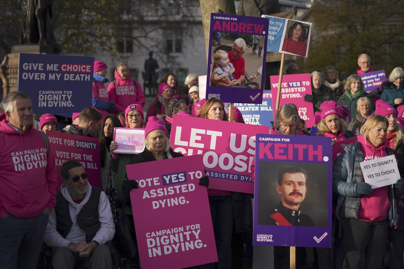 British lawmakers give initial approval to a bill to allow terminally ill adults to end their lives | iNFOnews.ca