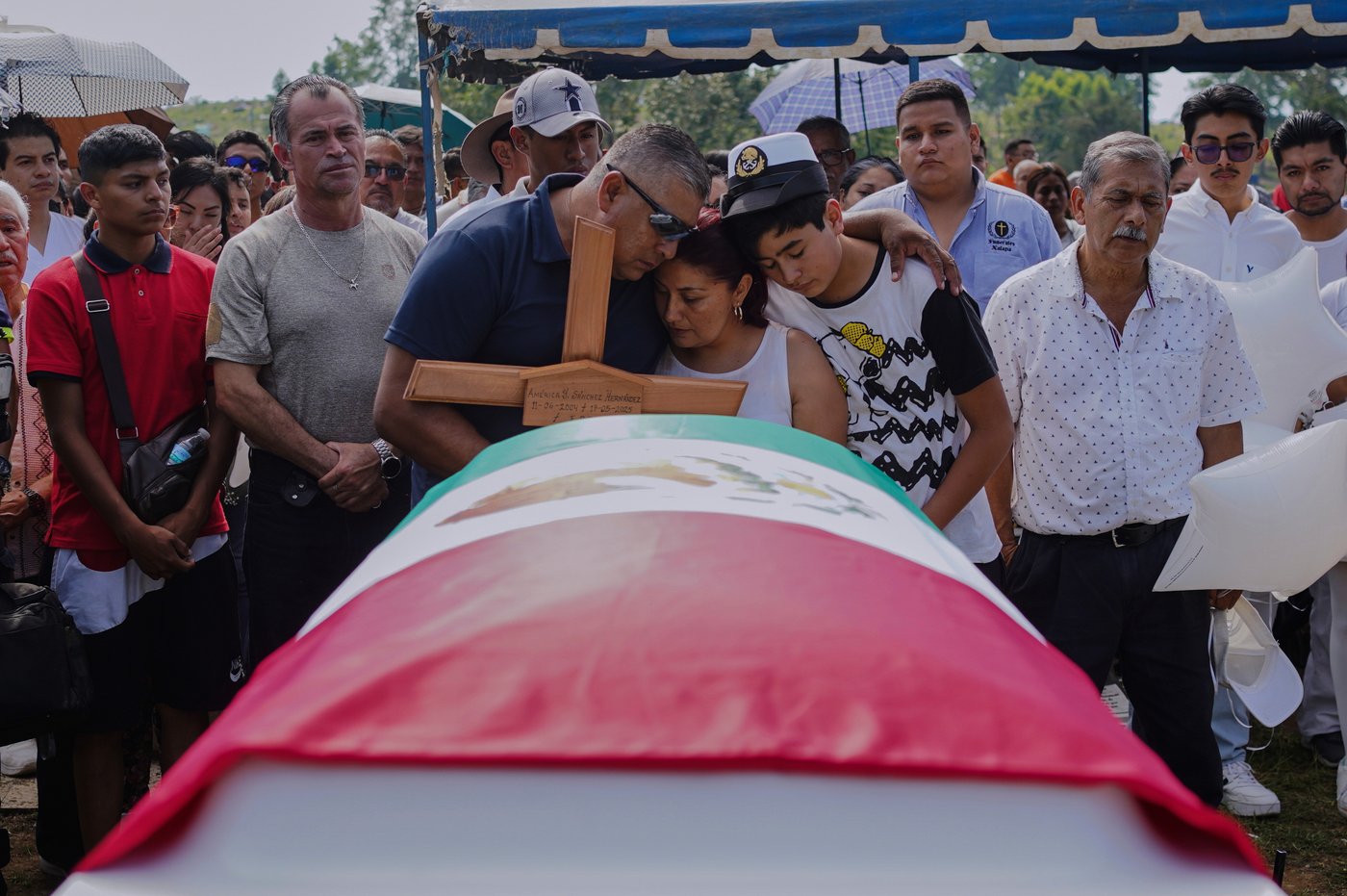Mexico mourns naval cadet killed when training ship collided with Brooklyn Bridge | iNFOnews.ca Mexico mourns naval cadet killed when training ship collided with Brooklyn Bridge | iNFOnews.ca