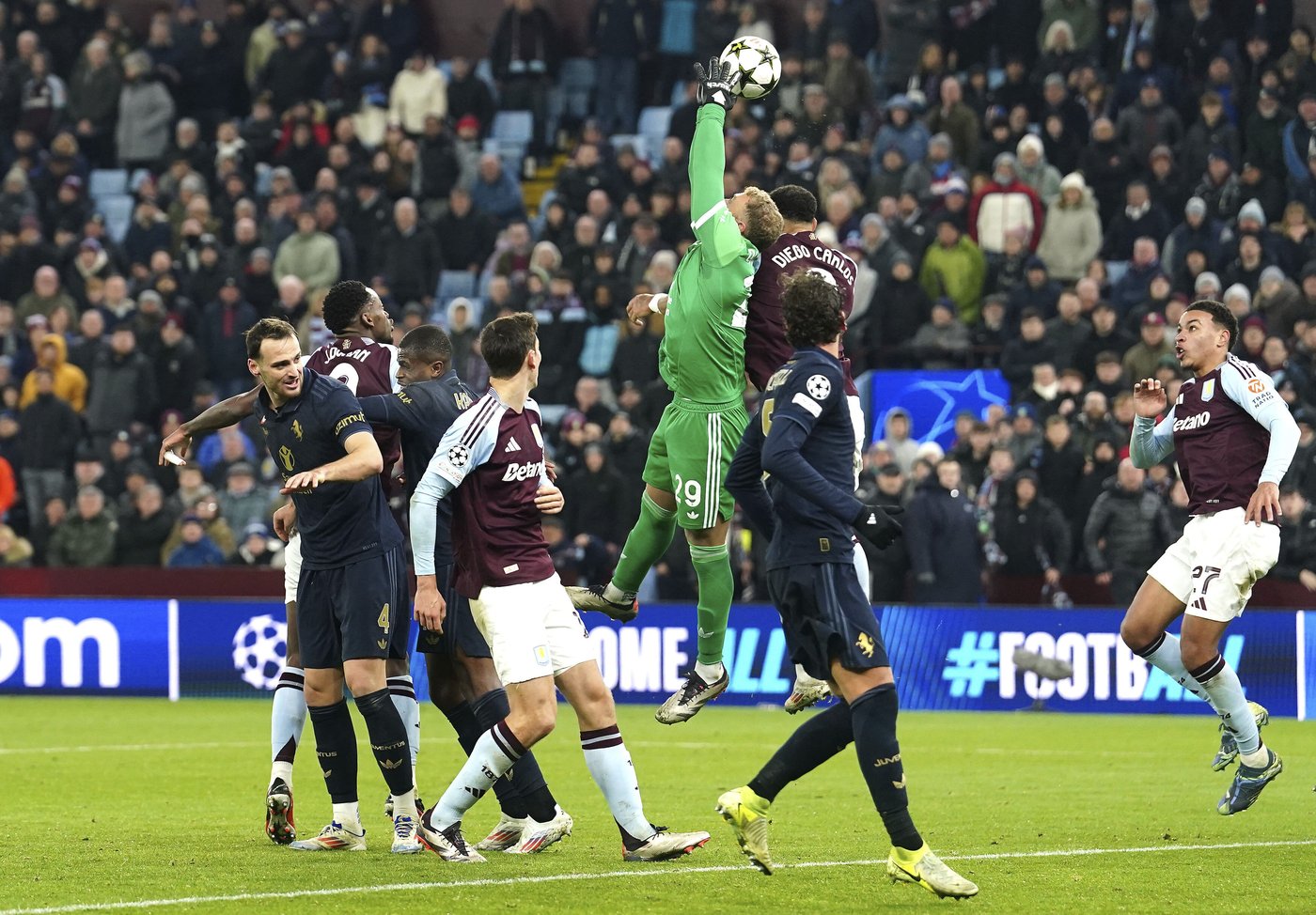 Martinez parades goalkeeper awards and justifies them with wonder save for Villa in Champions League | iNFOnews.ca Martinez parades goalkeeper awards and justifies them with wonder save for Villa in Champions League | iNFOnews.ca