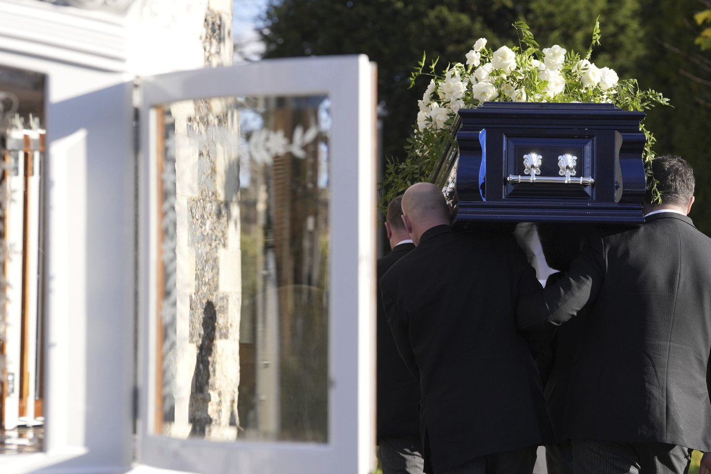 Liam Payne's One Direction bandmates among the mourners at singer's funeral | iNFOnews.ca