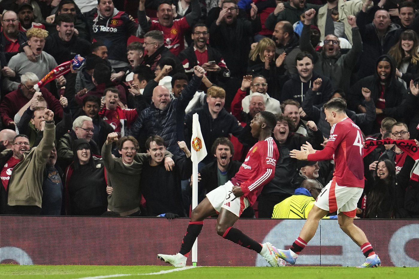 Man United seals spectacular comeback to beat Lyon 5-4 and advance to Europa League semifinals | iNFOnews.ca Man United seals spectacular comeback to beat Lyon 5-4 and advance to Europa League semifinals | iNFOnews.ca