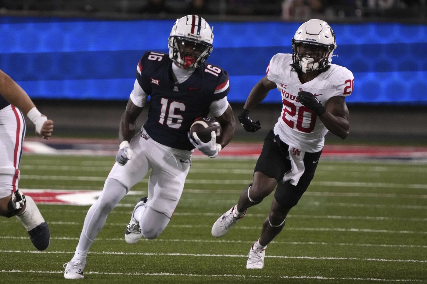 Noah Fifita throws for 2 TDs, Arizona ends 5-game losing streak with 27-3 win over Houston | iNFOnews.ca