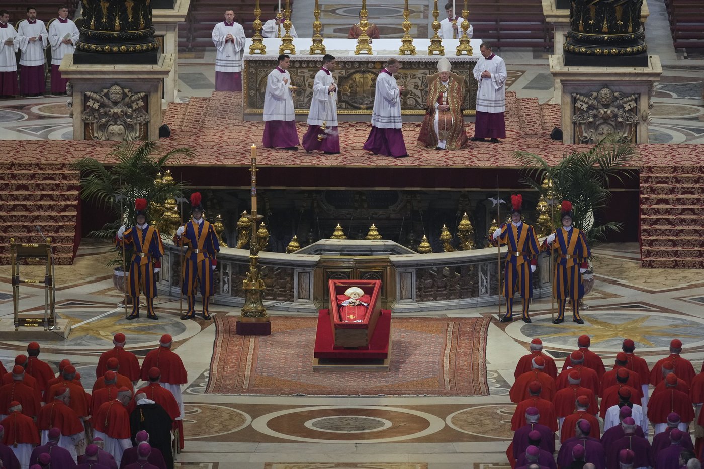 The Latest: Pope Francis lies in state at St. Peter's Basilica | iNFOnews.ca The Latest: Pope Francis lies in state at St. Peter's Basilica | iNFOnews.ca