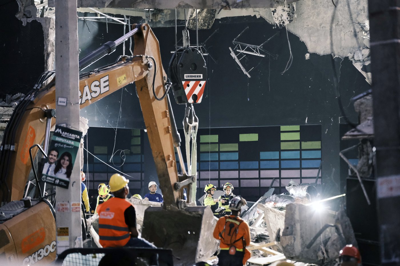 Officials scramble to identify victims of Dominican club roof collapse that killed at least 184 | iNFOnews.ca