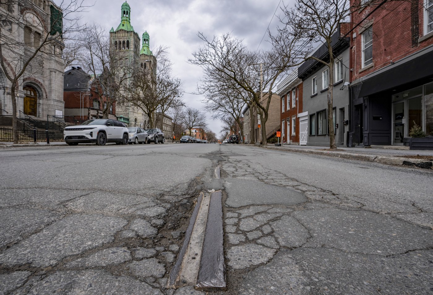 Montreal streetcar tracks still pop up from pavement decades after last tram retired | iNwheels Montreal streetcar tracks still pop up from pavement decades after last tram retired | iNwheels