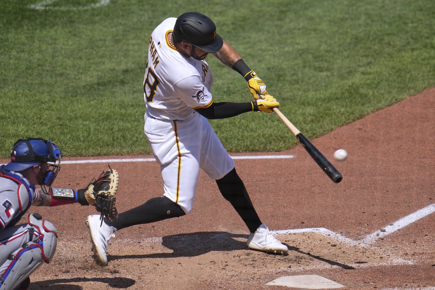 Pham and Horwitz lead Pirates past Rangers to prevent sweep | iNFOnews.ca Pham and Horwitz lead Pirates past Rangers to prevent sweep | iNFOnews.ca