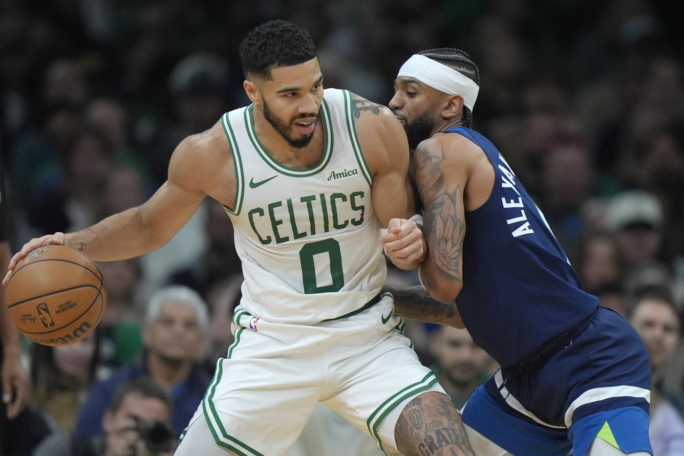Jaylen Brown scores 29 points before Celtics beat Timberwolves 107-105 with late defensive stand | iNFOnews.ca