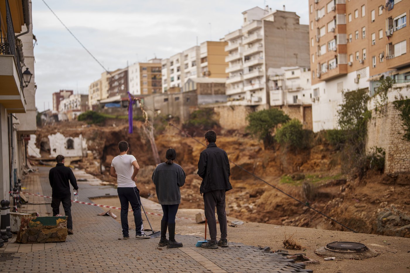 Crashing waves in a hilltop village, a night of terror from Spain's floods | iNFOnews.ca Crashing waves in a hilltop village, a night of terror from Spain's floods | iNFOnews.ca