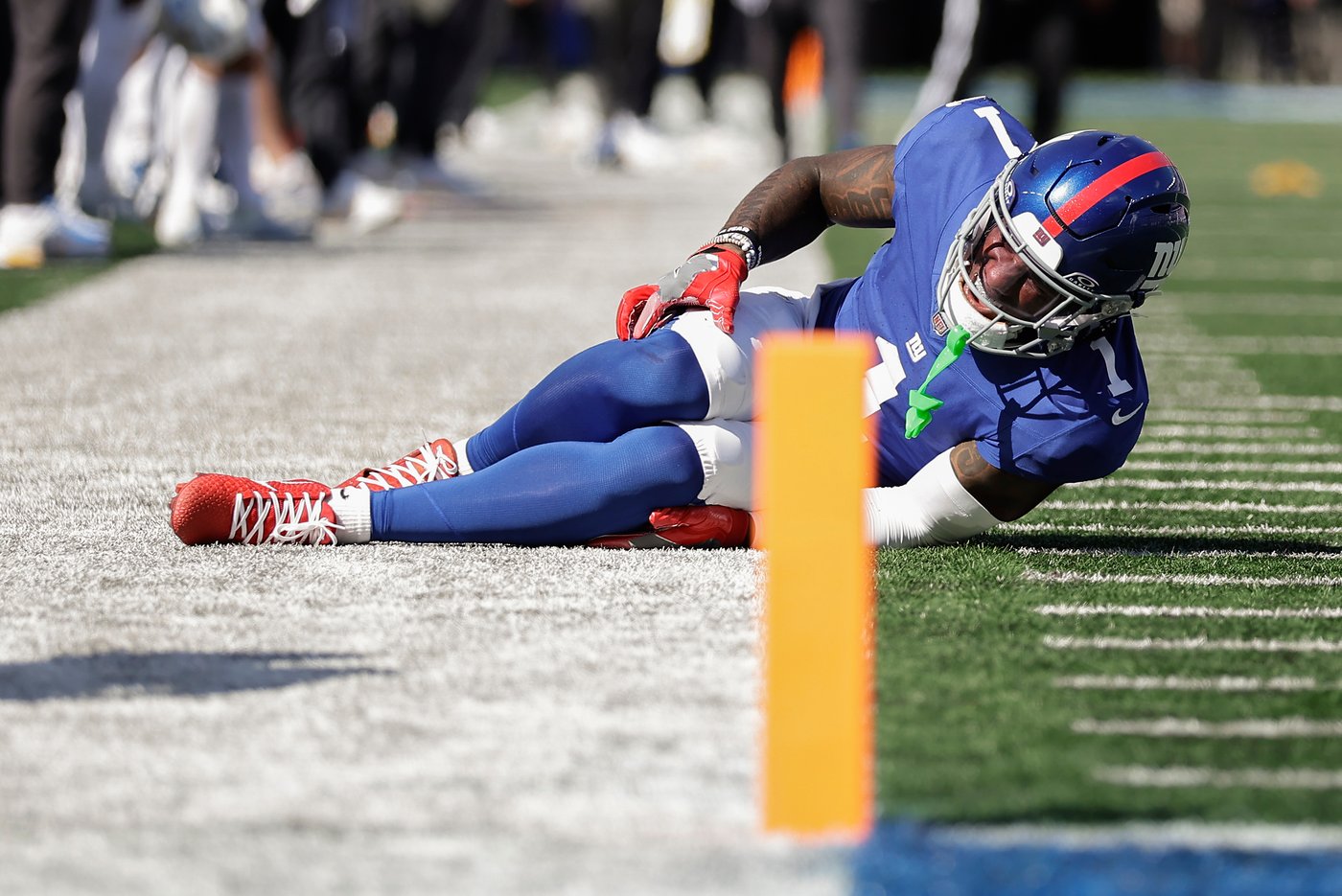 Giants' Malik Nabers carted off against Chargers with knee injury | iNFOnews.ca