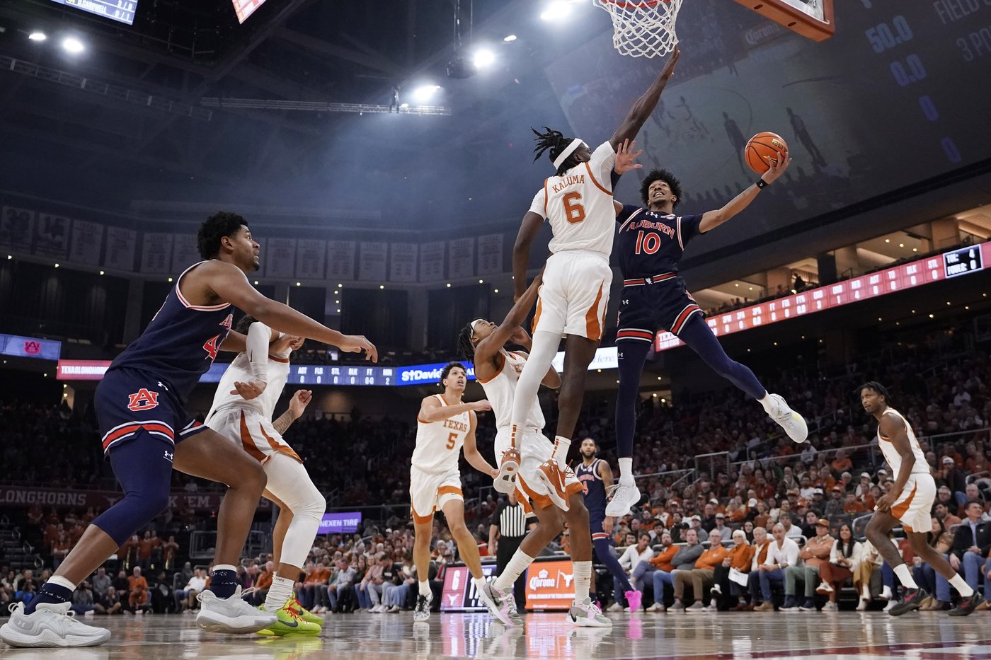 No. 2 Auburn hangs on 87-82 at Texas to give Bruce Pearl school-record coaching victory | iNFOnews.ca No. 2 Auburn hangs on 87-82 at Texas to give Bruce Pearl school-record coaching victory | iNFOnews.ca