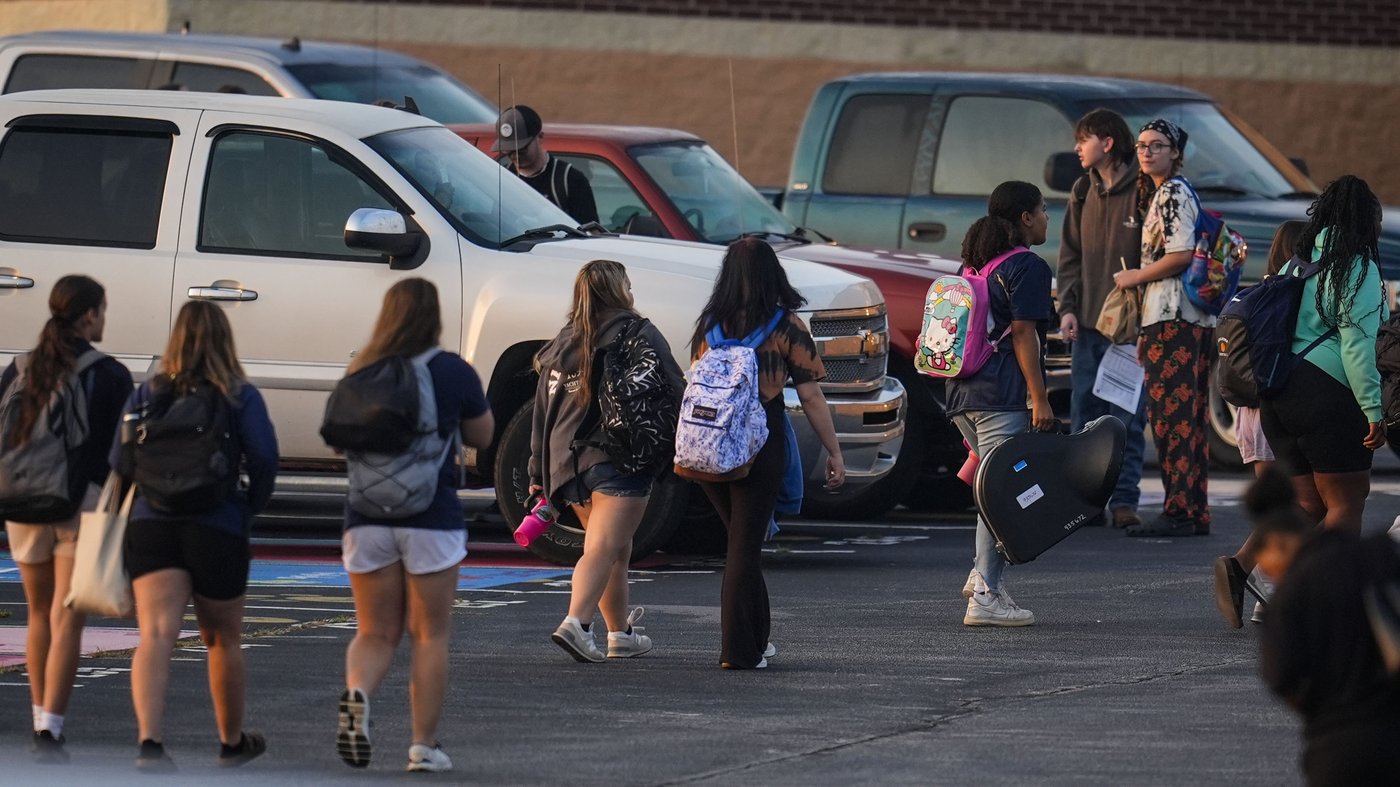Weeks after a school shooting, students return for classes at Apalachee High School | iNFOnews.ca