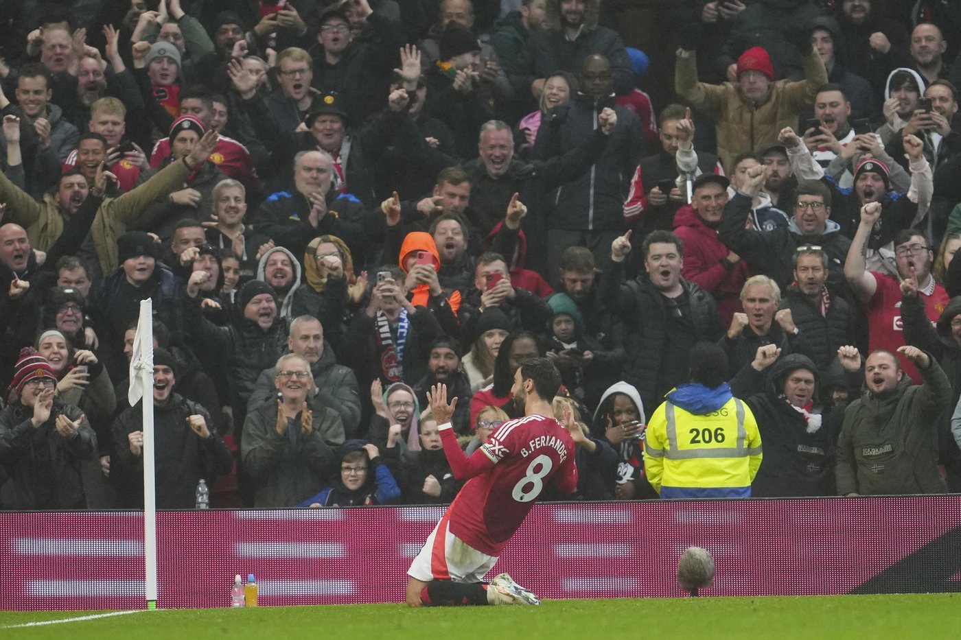Arsenal's winless run goes on after 1-1 draw with Chelsea and Man United beats Leicester 3-0 | iNFOnews.ca Arsenal's winless run goes on after 1-1 draw with Chelsea and Man United beats Leicester 3-0 | iNFOnews.ca