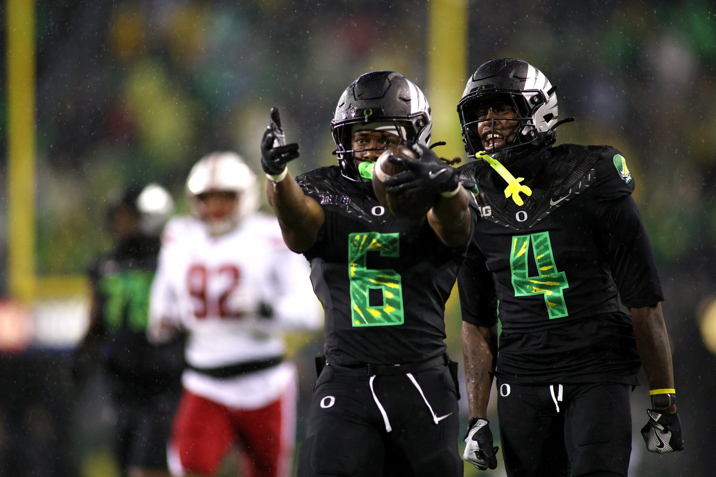 No. 6 Oregon enters crucial closing stretch on road against rolling Iowa | iNFOnews.ca