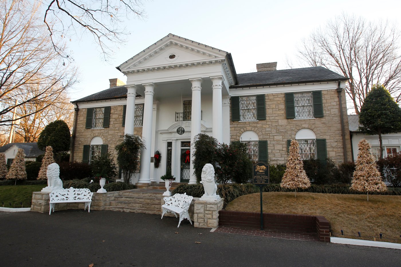 Missouri woman gets more than 4 years in prison for trying to sell off Elvis Presley's Graceland | iNFOnews.ca Missouri woman gets more than 4 years in prison for trying to sell off Elvis Presley's Graceland | iNFOnews.ca