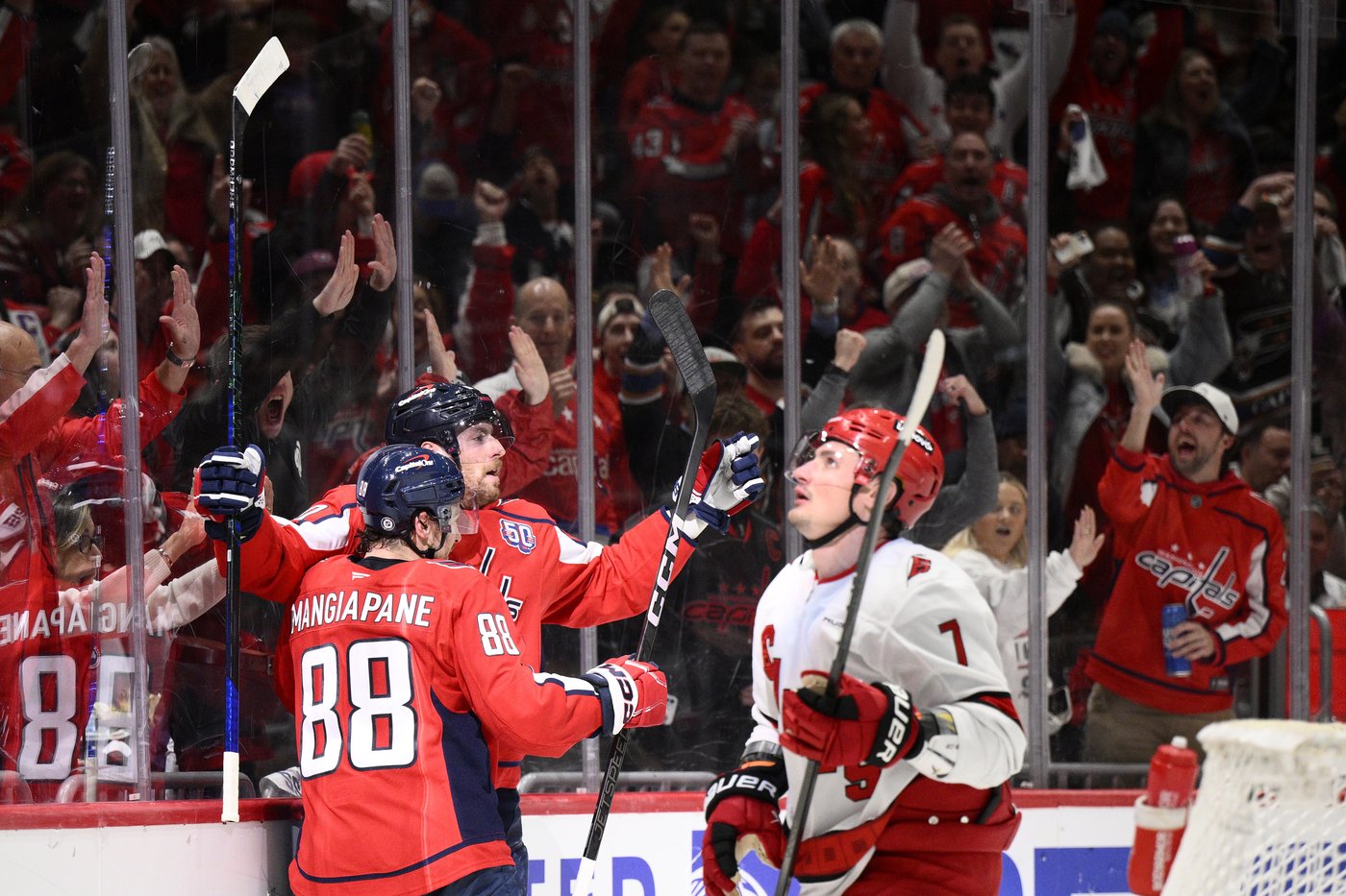 Capitals beat the Hurricanes in a shootout to secure the 1st playoff seed in the Eastern Conference | iNFOnews.ca