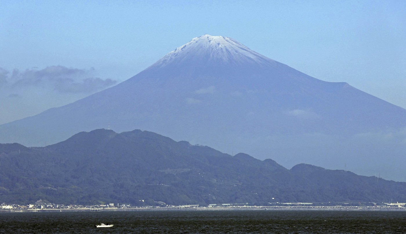 It's not official yet but Mount Fuji gets its trademark snowcap after the longest delay in 130 years | iNFOnews.ca It's not official yet but Mount Fuji gets its trademark snowcap after the longest delay in 130 years | iNFOnews.ca