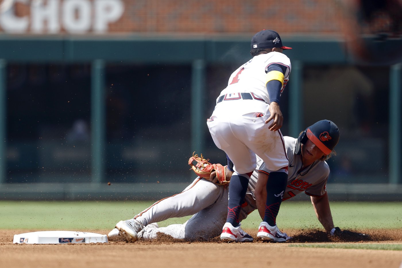 Holliday's 2-run homer helps Rogers finally beat Braves as Orioles complete sweep with 2-1 win | iNFOnews.ca Holliday's 2-run homer helps Rogers finally beat Braves as Orioles complete sweep with 2-1 win | iNFOnews.ca