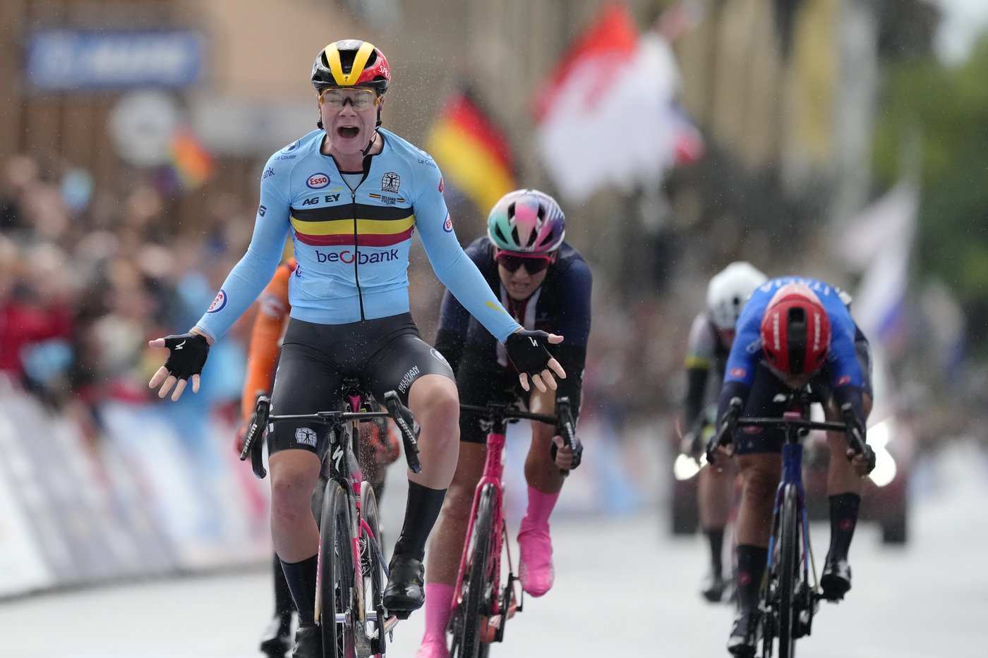 Lotte Kopecky defends women's road title at world cycling championship | iNFOnews.ca Lotte Kopecky defends women's road title at world cycling championship | iNFOnews.ca
