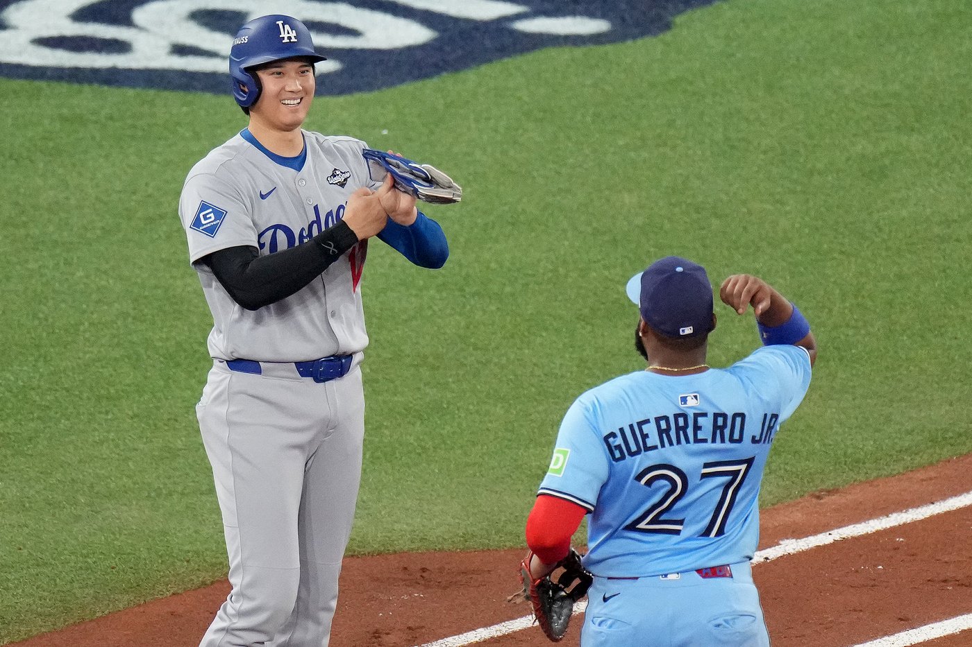 Photo Gallery: Dodgers beat Jays 3-1 to force Game 7 | iNFOnews.ca