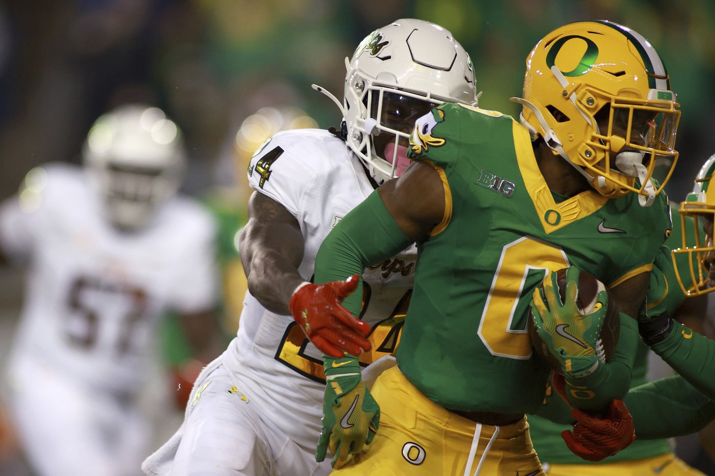 No. 1 Oregon, Wisconsin have gone in different directions since their last matchup | iNFOnews.ca