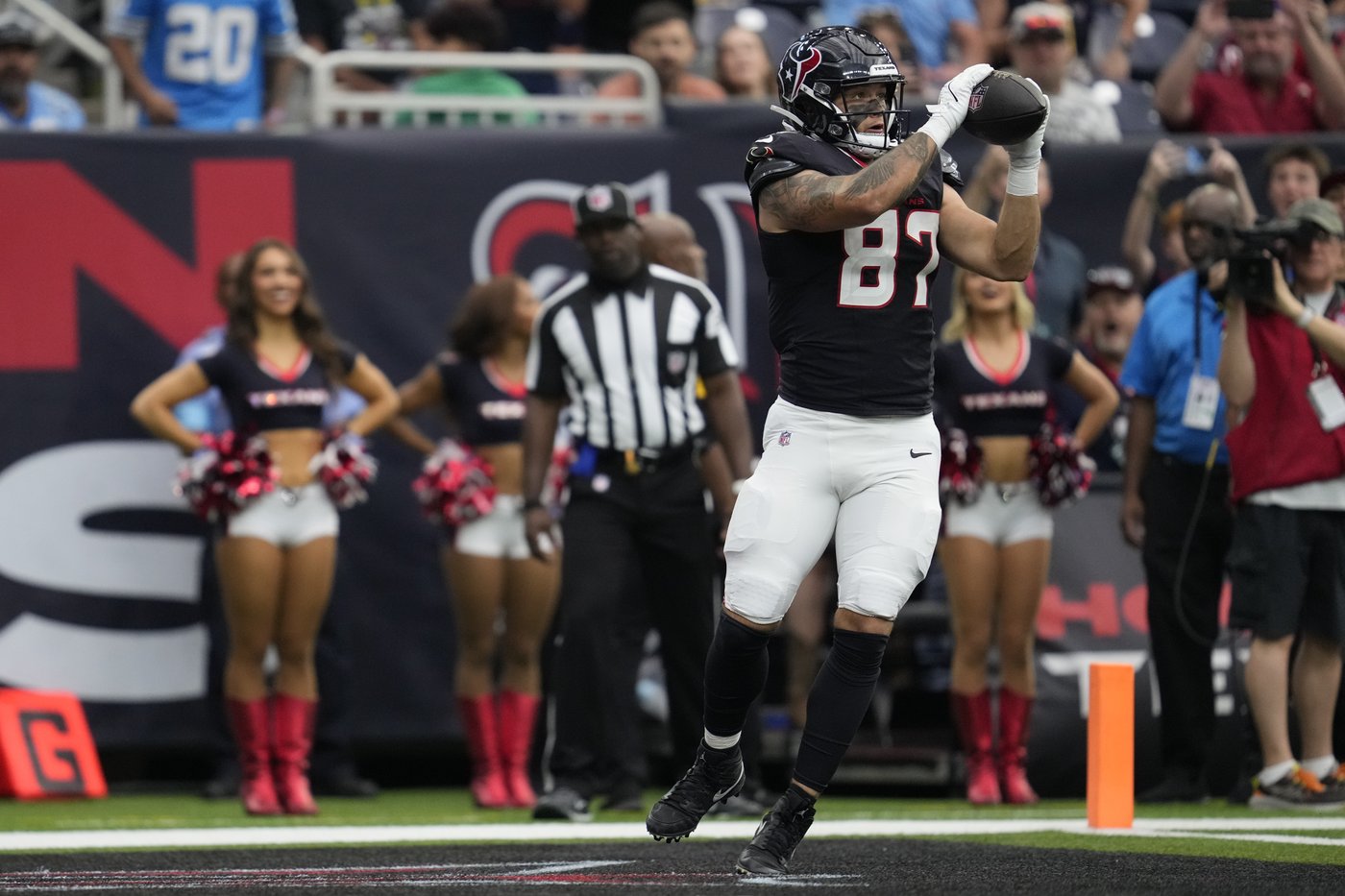 Houston TE Cade Stover out against Dolphins after emergency appendectomy | iNFOnews.ca